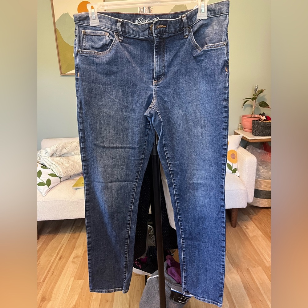 Eddie Bauer Women's Medium Blue Straight-Leg Jeans